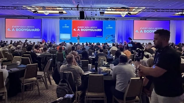 A high-capacity conference ballroom featuring a synchronized LED matrix and dual repeater screens. This setup demonstrates Eleven Eleven AV’s visual parity engineering, ensuring furniture-grade clarity for hundreds attendees during an 8-hour executive intensive.